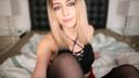 Blonde beauty with clear face ahe face live chat in sexy dress