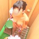 【個撮】沖縄の海水浴場で巨乳美女がガチオナニーしてました。 この時更衣室に列ができていたのに、1回の絶頂では終わりません！