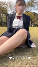 [Selfie of 18-year-old G cup Erika] ☆彡 I sat on a leisure seat in a park where there were many people, and in fact, I was wearing no panties, and the sucking toy was switched on, so I masturbated by spreading my legs toward the person who was there、、、!!