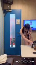 [Selfie of 18-year-old G cup Erika] ☆彡 Naked masturbation at karaoke! Wear a uniform and have a sucking toy in your pants! From there, I got naked and sang one song and masturbated in front of the glass of lewdness ... ///