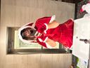크리스마스에 산타 의상을 입고 진지하게 귀여운 토요코노 아니카 남자 친구 TikTok Instagram에게 달콤한 비디오