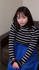一名18歲的女孩在一家女演員培訓學校上學，這是一段罕見的視頻，在搬到東京后不久拍攝