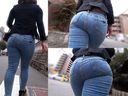 [I love jeans snugly] ☆ Flesh bullet walking and open bloated raw buttocks!
