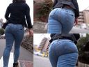 [I love jeans snugly] ☆ Flesh bullet walking and open bloated raw buttocks!