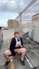 [Selfie of 18-year-old G cup Erika] ☆彡 When I was masturbating a in the corner of the parking lot, I saw a gun on a man who returned to the car! Cars often pass by, and my dripped to the ground with a lot of ///