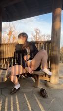 [18歲G罩杯Erika的自拍]☆彡在公園長椅上掏出吸吮玩具自慰！ 在路上，人們從我旁邊經過，我很興奮！ 裸露胸部自慰！ 調皮的汁液滴在地上......
