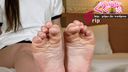 In fact, de M is a close-up of the sole toes of the 23 cm soles of the feet that walk dexterously with the toes of the whole body sensitive *