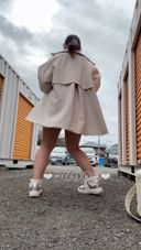 [Selfie of 18-year-old G cup Erika] ☆彡 No panties under the coat, no skirt, masturbation with bare boobs while the car is passing behind you! Serious juice is embarrassing in the ... ///
