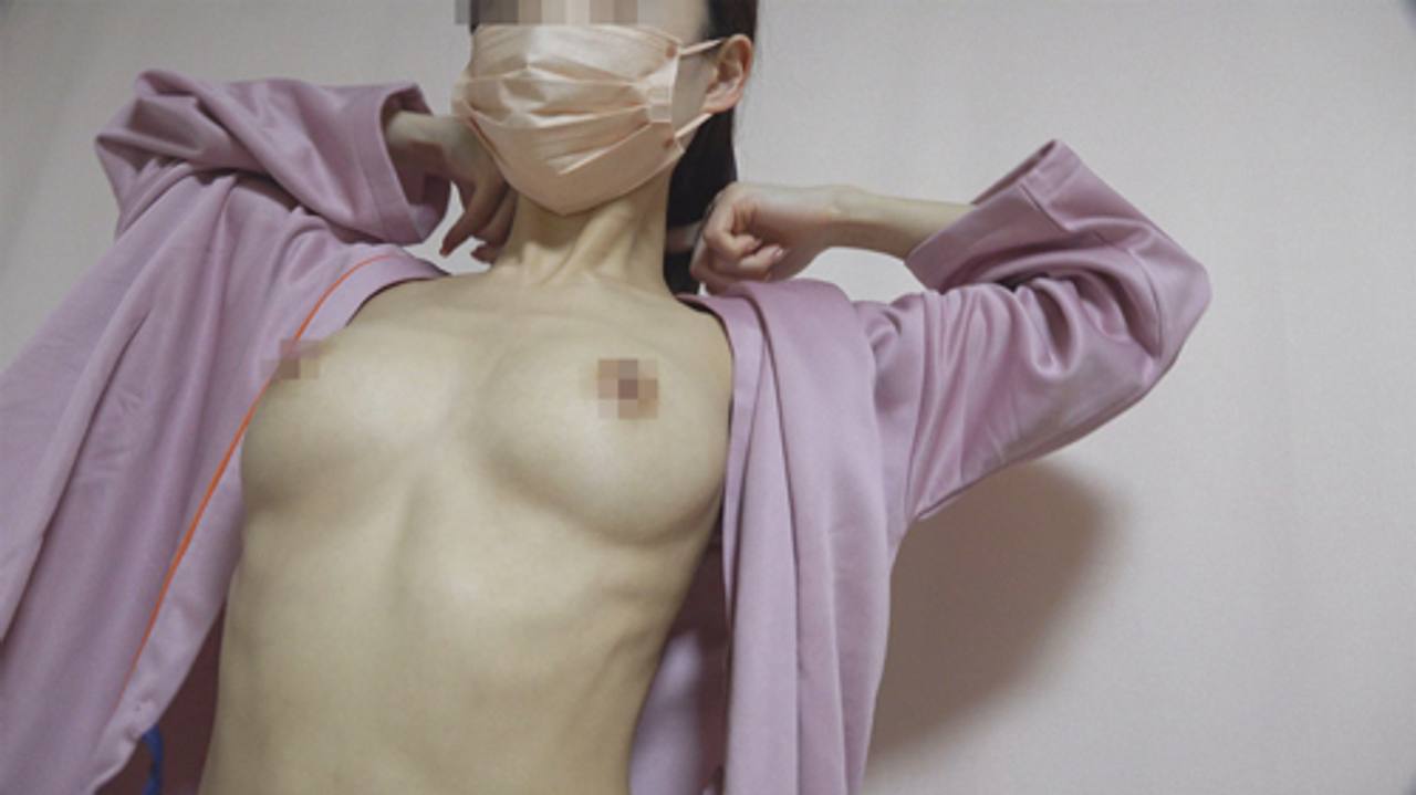 【検診】極上級！上半身だけでヌケる身体♡バッキバキなのに色素は薄めの巨乳チャン gallery photo 1