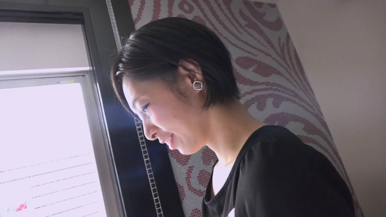 【顔出し】スレンダー人妻(30)と中出しSEX gallery photo 3