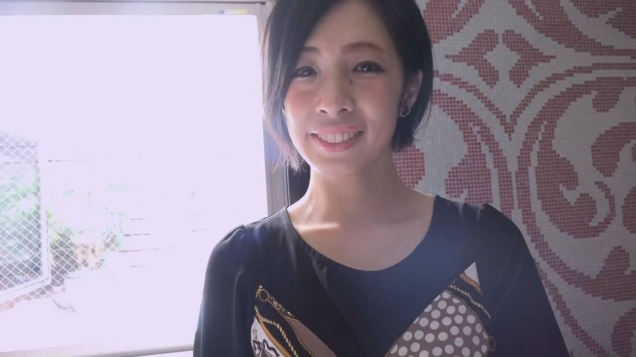 【顔出し】スレンダー人妻(30)と中出しSEX gallery photo 2