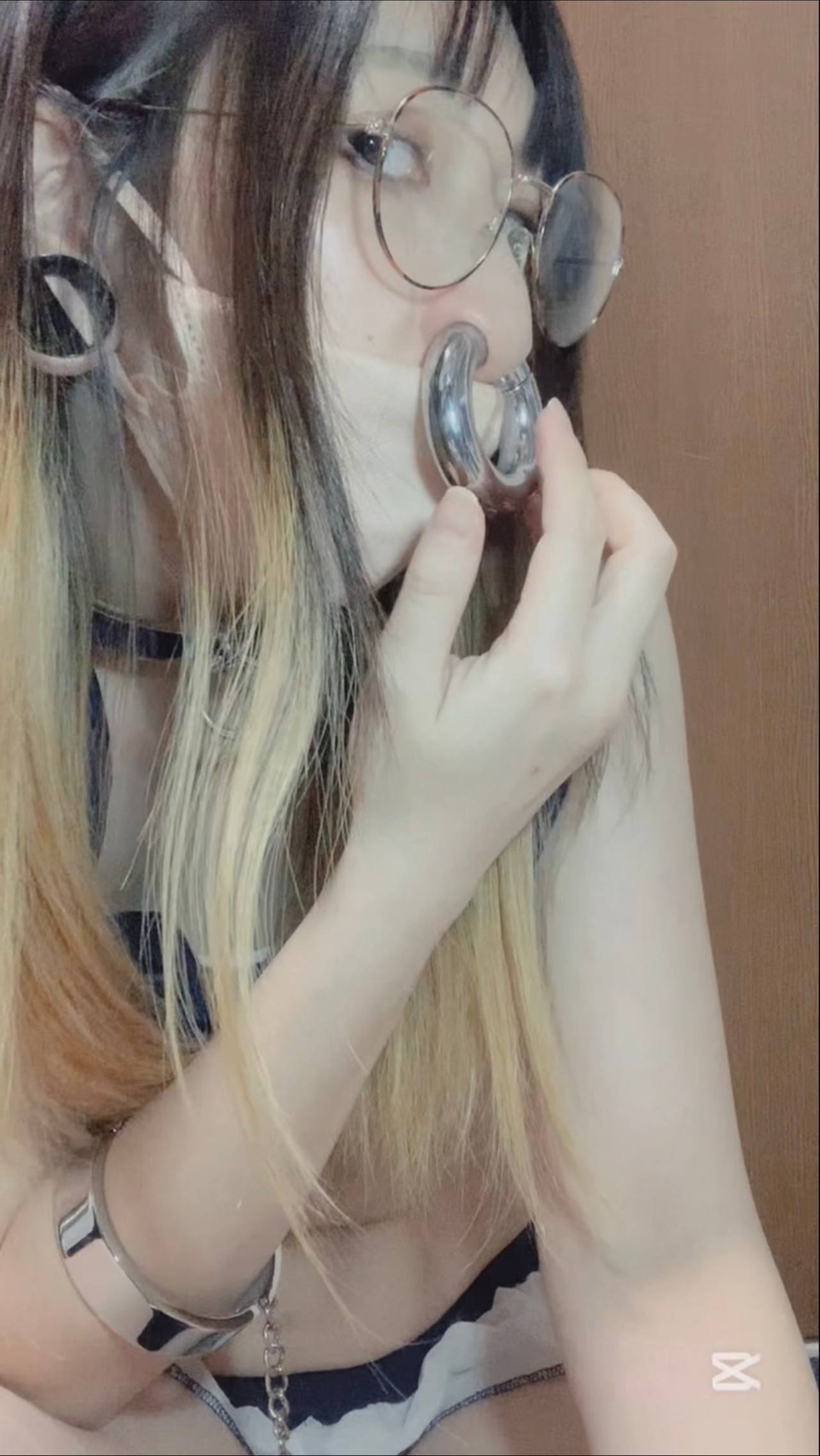 7種の鼻輪を比較！指も一緒に入れてみるPart2 gallery photo 2