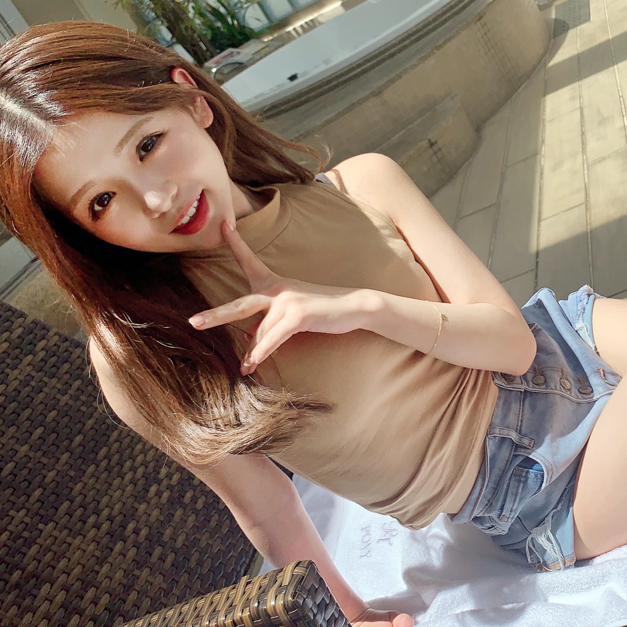 お気に入りの可愛い彼女のシャワー～ベッドで顔にザーメン****る動画 gallery photo 1