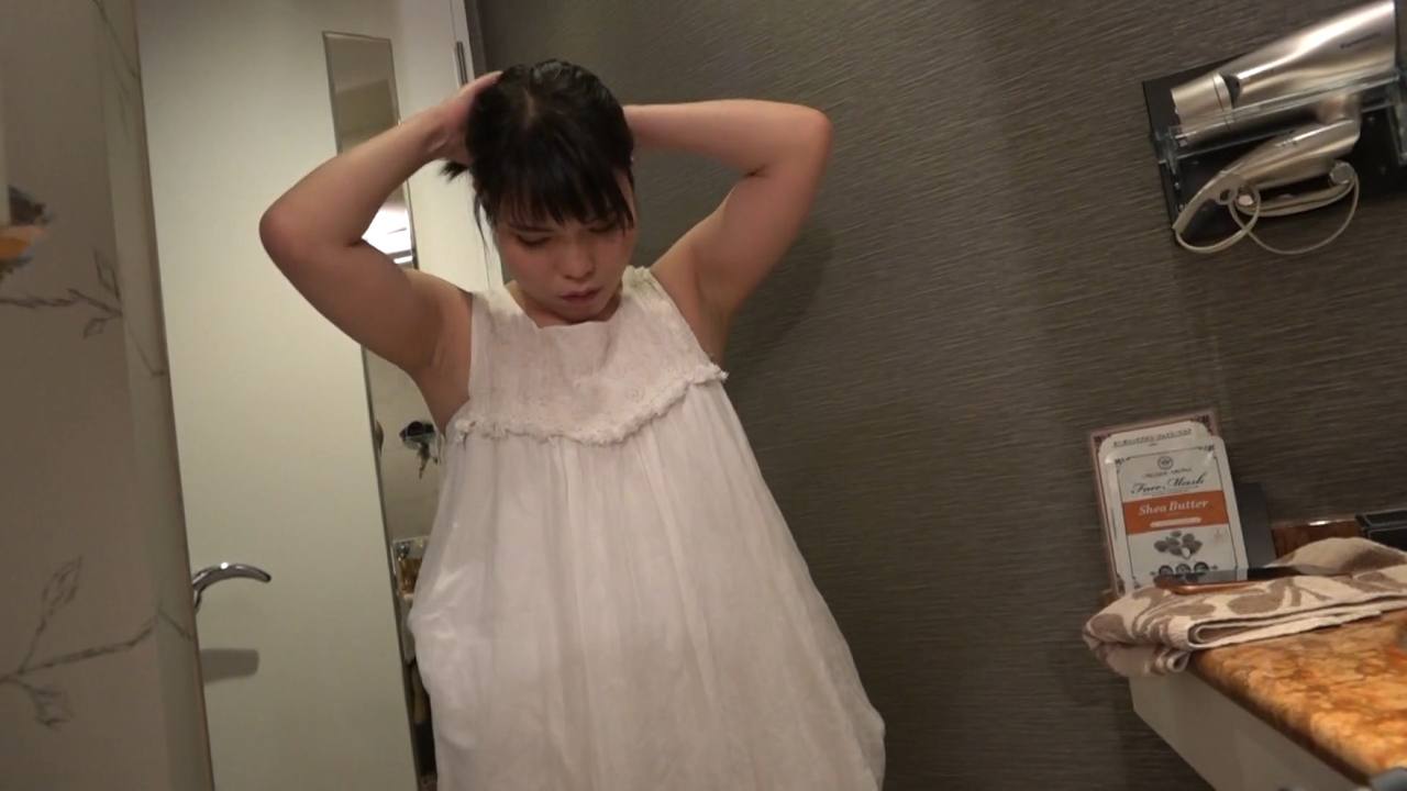 【顔出し】素人奥さんをホテル連れ込みハメる！ gallery photo 1