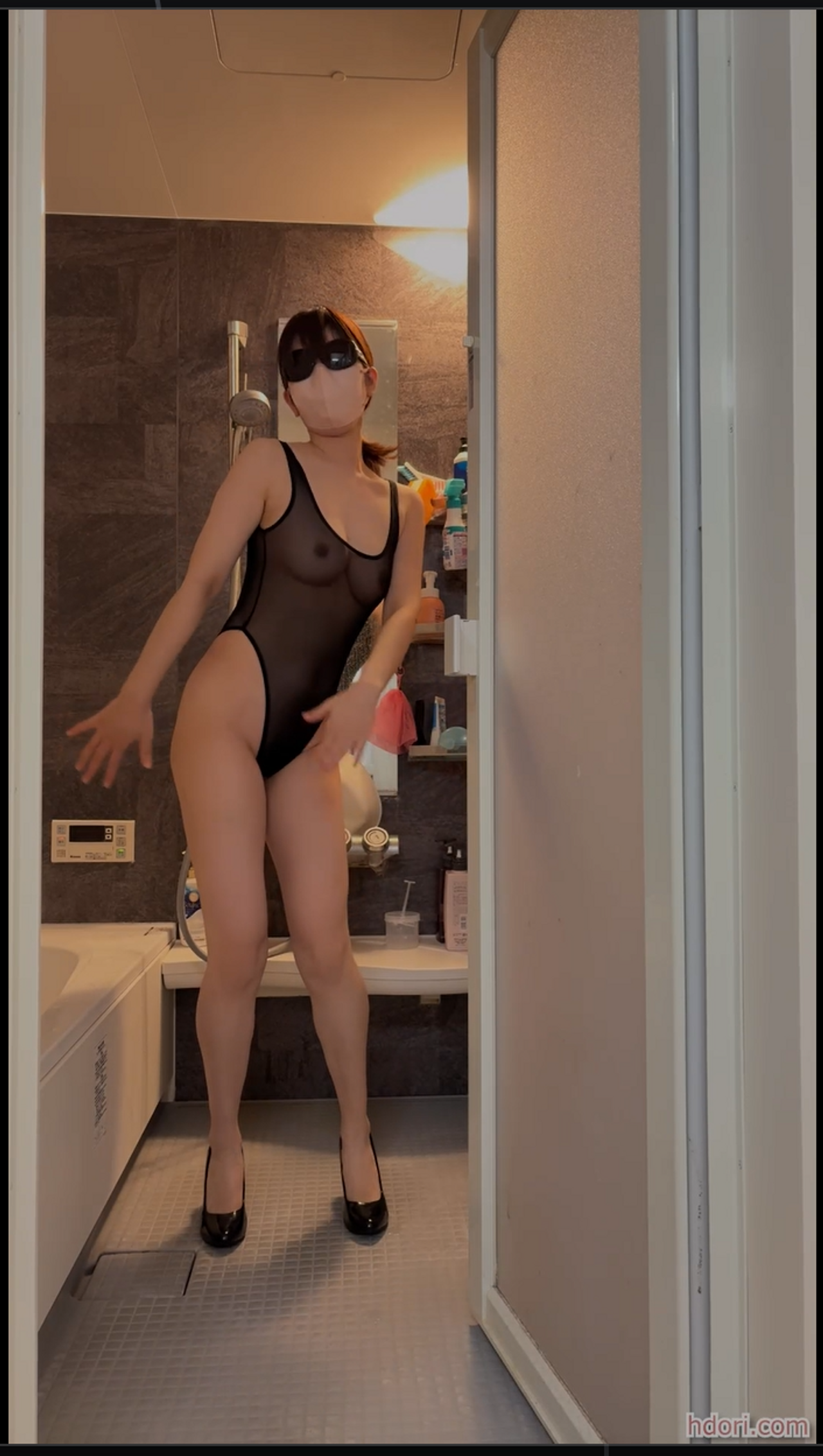 透ける水着でエロエロ腰振りダンス gallery photo 3