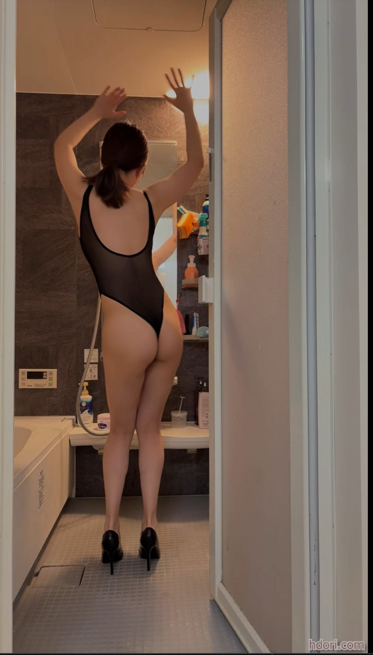 透ける水着でエロエロ腰振りダンス gallery photo 4