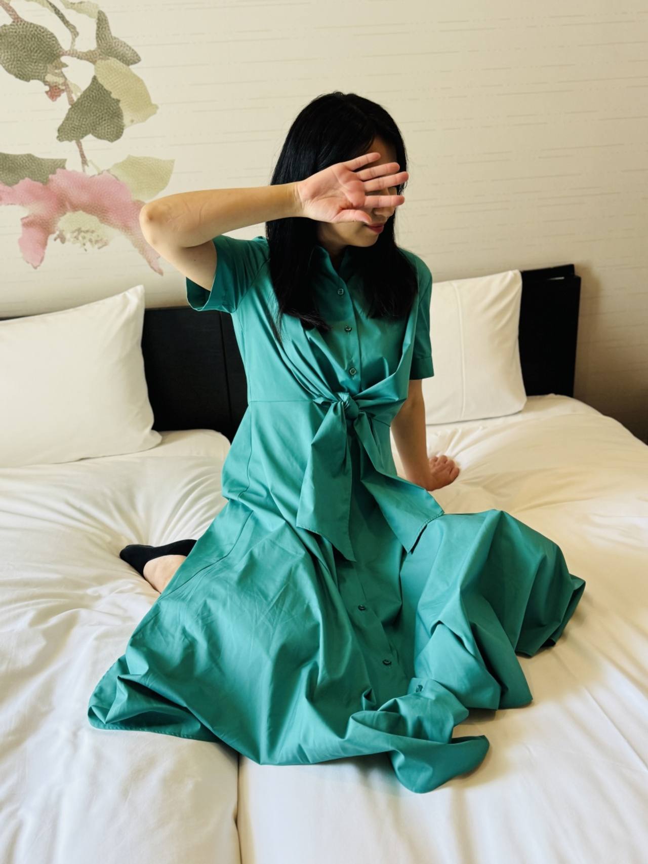 【10個限定‼️＆完全顔出し版】おじ乱入４Pで30回イキ‼️ 「まわ⚪︎れたのに感じてごめんなさい」 gallery photo 2