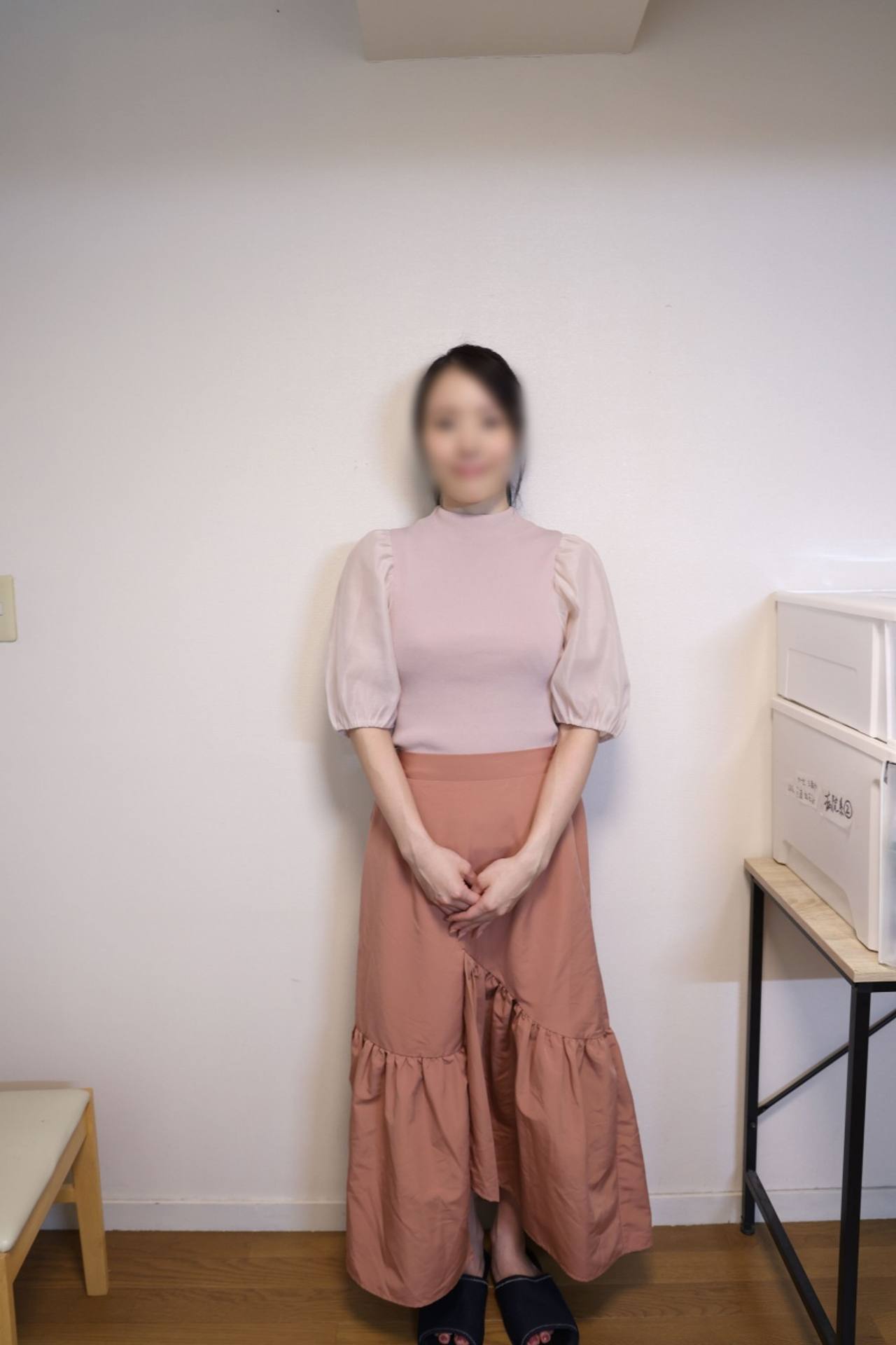 シュッとした美人OLの婦人科触診映像 gallery photo 1