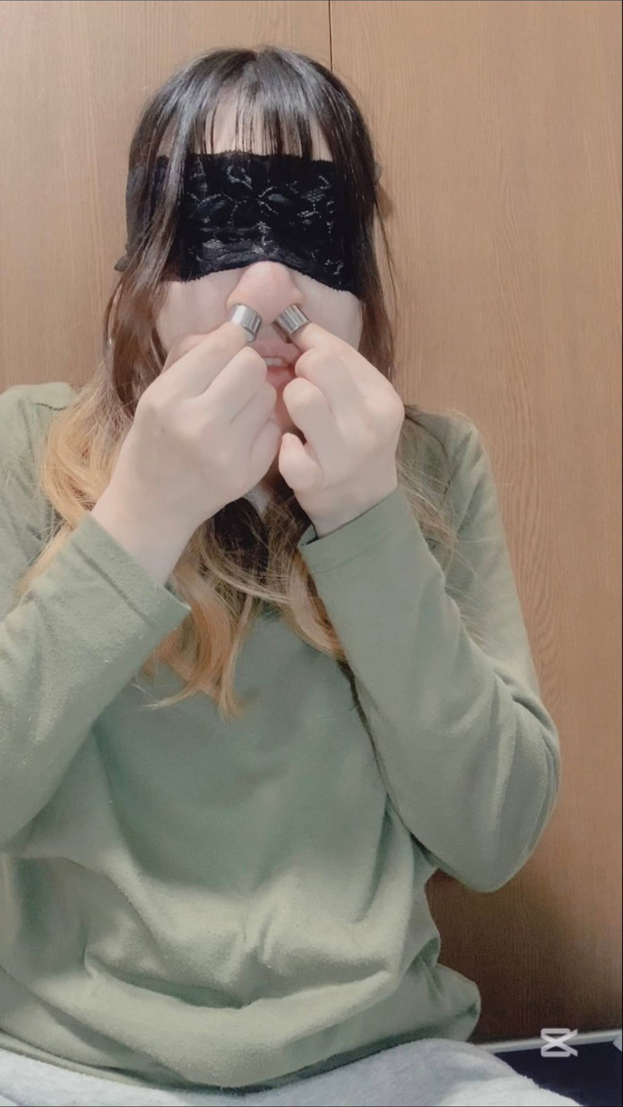 衝撃！鼻の穴の中にまた穴！？ピッチリサイズのピアス2つを両穴から入れる！ gallery photo 6