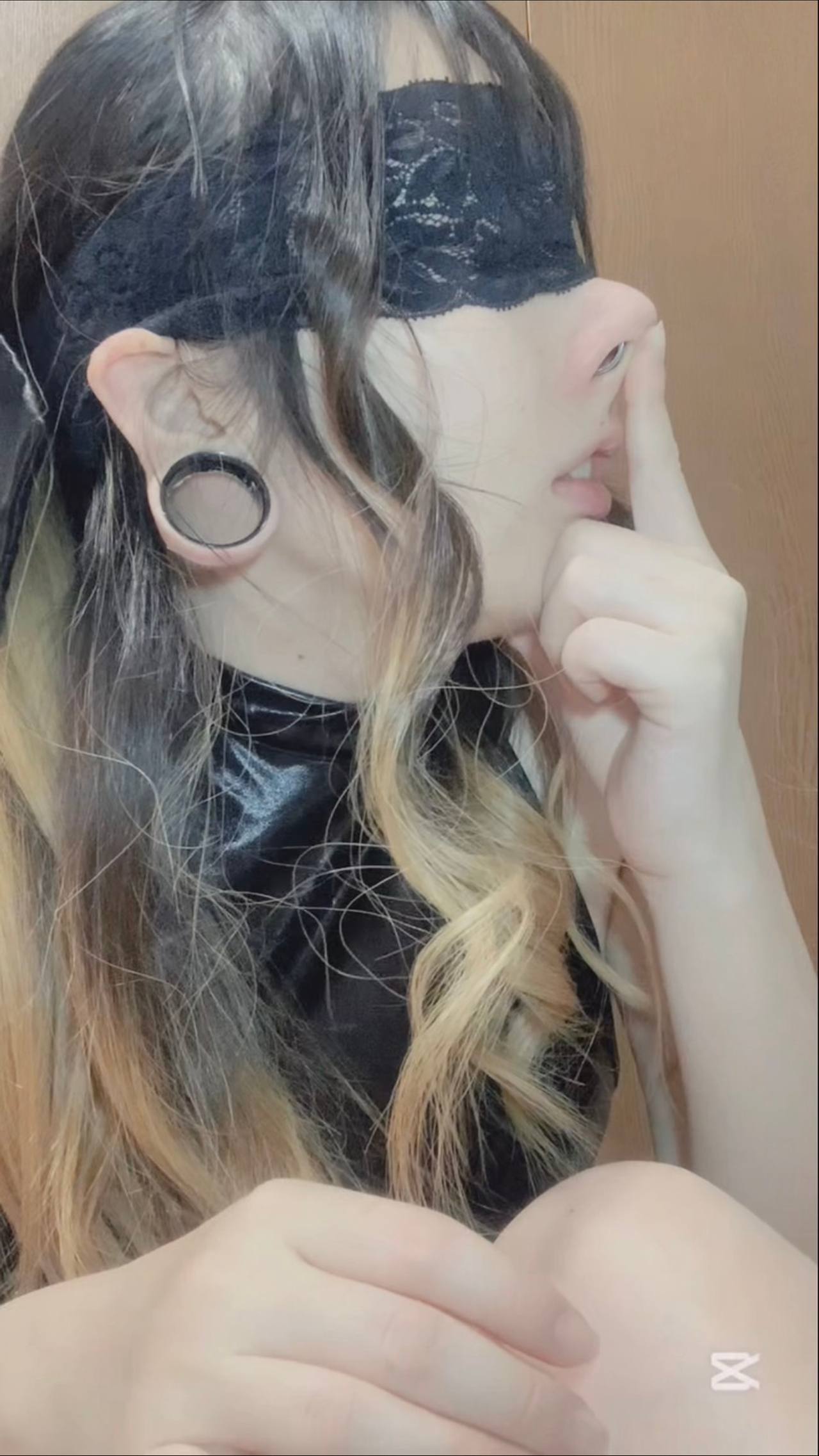 軟骨？変形したお鼻をいじりまくる♡ピアスなしとピアスあり gallery photo 6