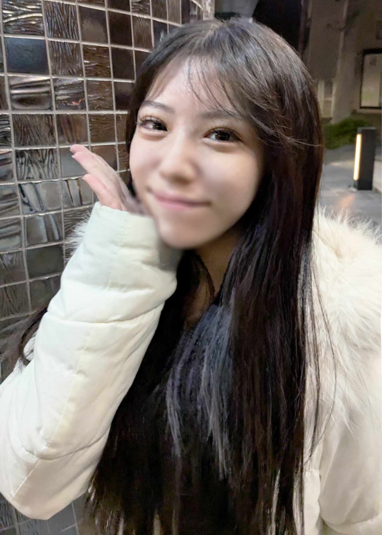 17日まで990pt!!※20歳/147cm/38kgのスレンダーボディ「ひなちゃん」再び！「もっとイク!!♡」極上ボディーを29歳商社マンが激しく求め合う 中イキ連発の熱い夜 gallery photo 1