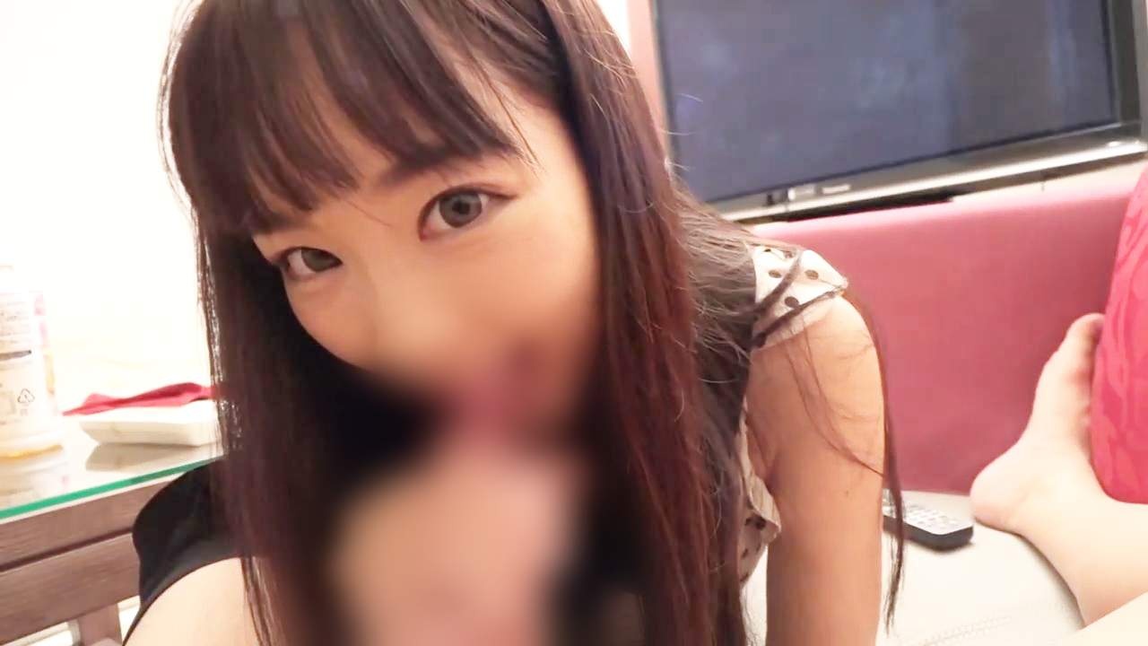 【素人】甘え上手。23歳。さくらちゃん。カメラ目線の小悪魔フェラ。快楽求める清楚系ビッチ。火照った身体にチンポをぶち込まれればロデオマスター張りの杭打ち騎乗位で絶叫。 gallery photo 1