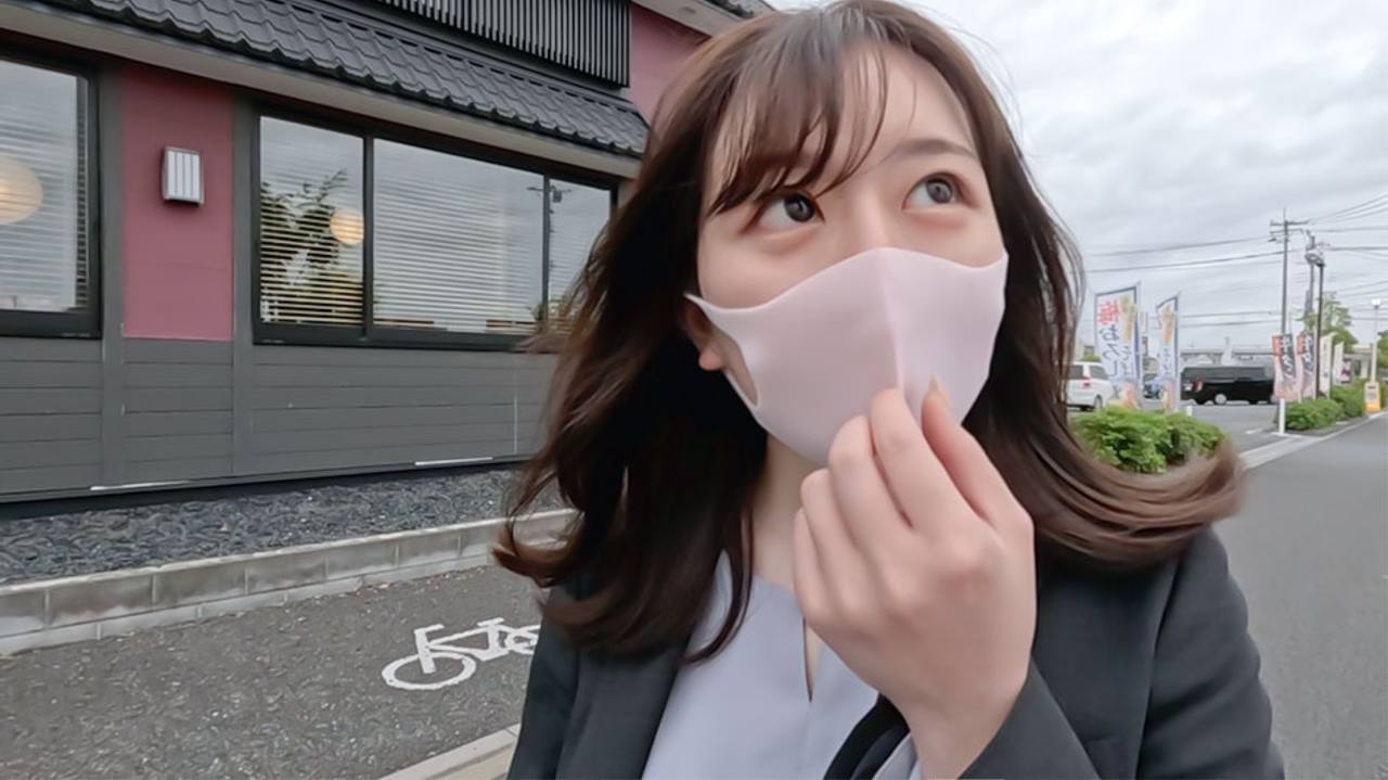 偏差値６５の秀才名門大○４○生は、就職活動中にリクルートスーツでジジイに野外で中出し。中○、高○と生○会副会長の超真面目なこ。完全初撮影！！！彼氏とラブラブNTR野外露出で真っ裸中出し、中出し２回戦、 gallery photo 2