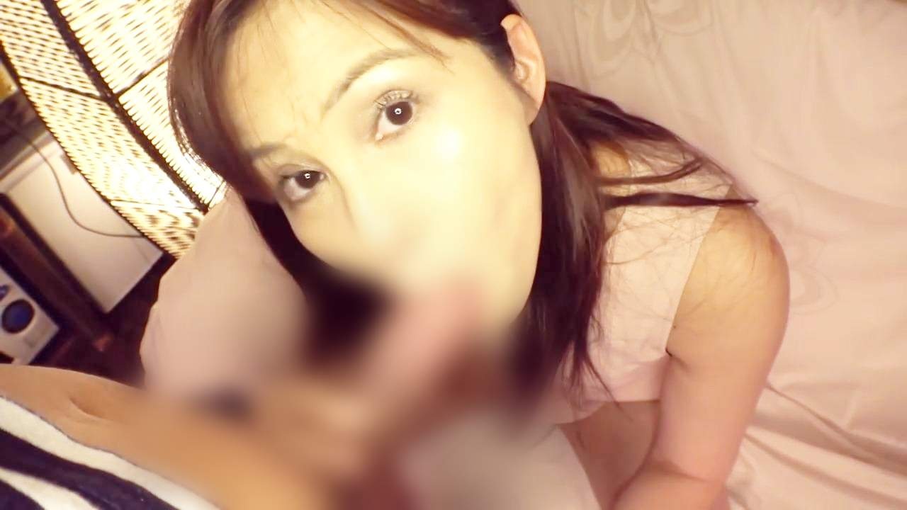 【熟女】美尻がソソられるスレンダー美熟女（46）エロいフェラチオ披露！騎乗位では快楽に浸るように自ら出し入れする姿を見せつけ！生チ○ポで大絶叫イキ！！ gallery photo 2