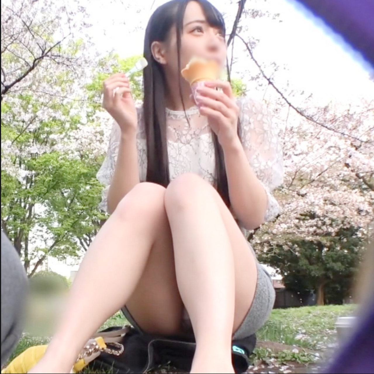 【殿堂入り】性の知識が全くないお嬢様とピュアお花見デート。少しコミュ障っぽいところもかわいい美女と休憩のためホテルに入ることに成功。そのまま初貫通、中出しまでしちゃった初ハメ撮り映像公開。 gallery photo 3