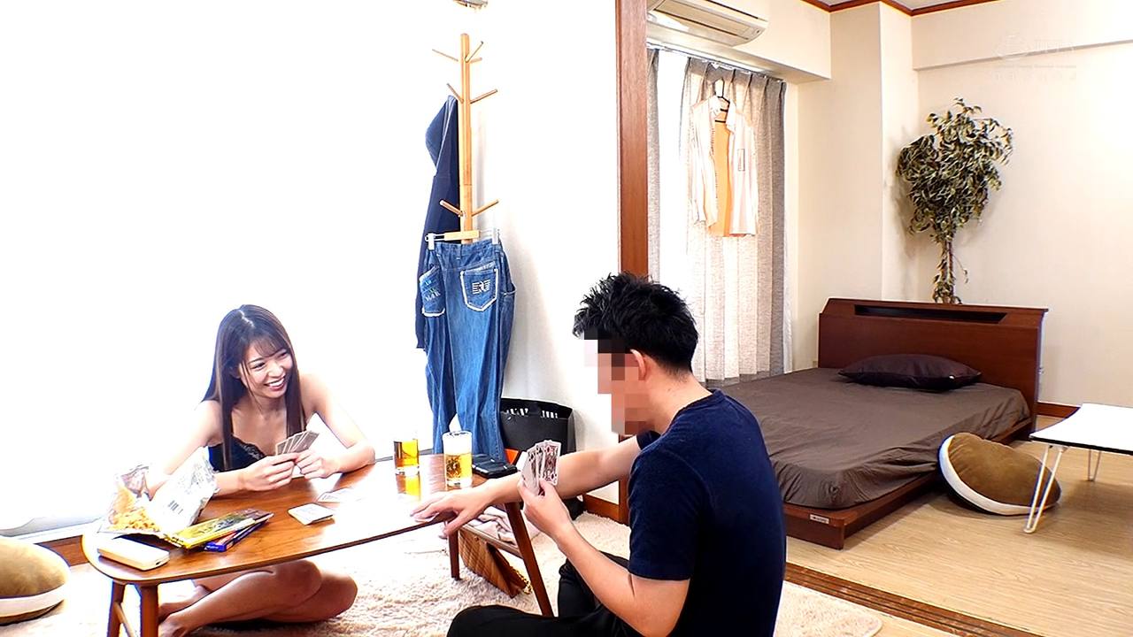 【個撮】会社の同期OLとトランプ野球拳。エスカレートして中ハメSEX 口に大量発射 gallery photo 1