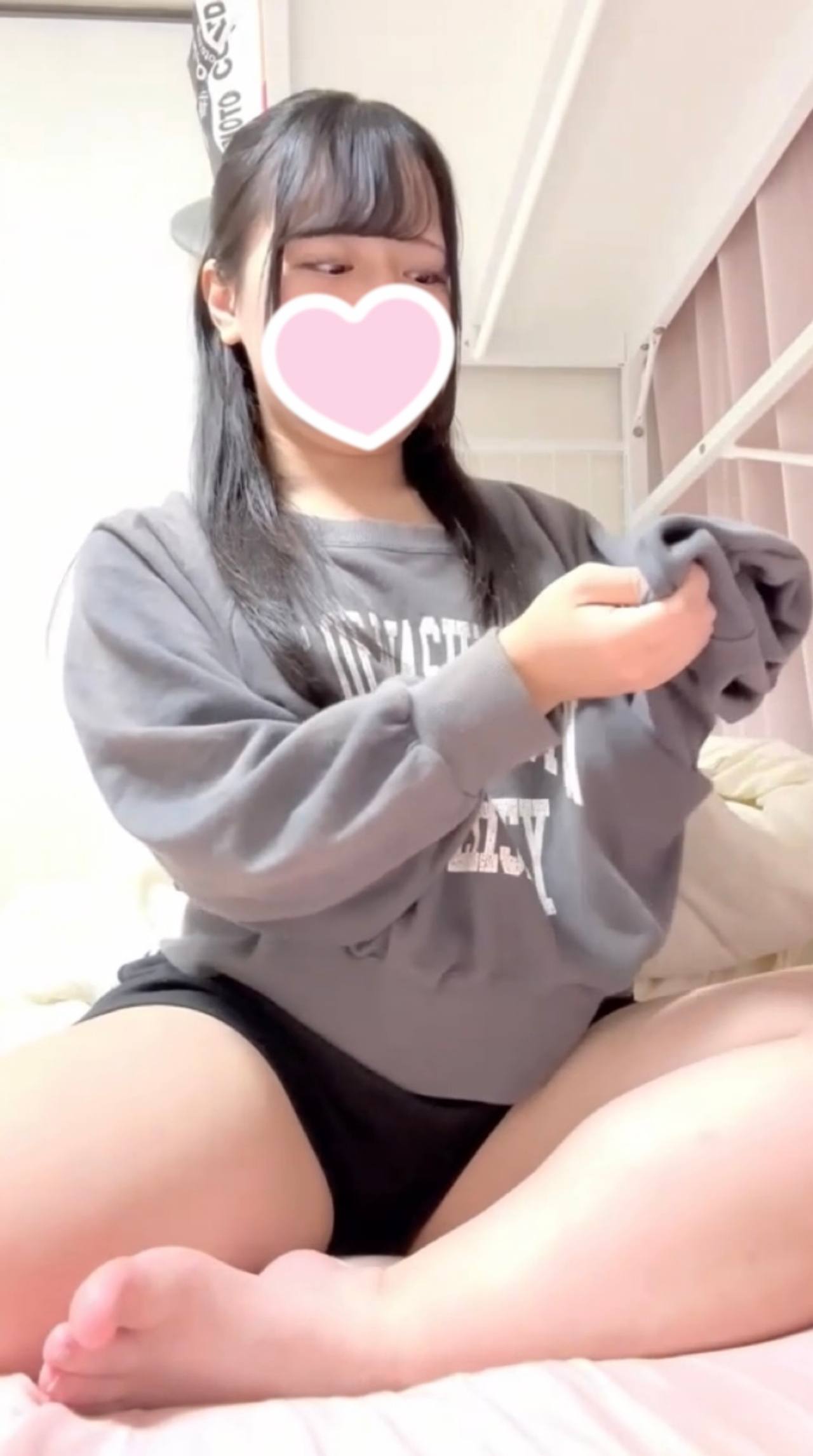 【無/本編顔出し】コンカフェ勤務の肉感溢れるドエロボディをカメラの前で人生初披露！メス顔乳首いじりに大好きなクリオナで仰け反り絶頂まで記録した黒歴史確定の映像を全世界に公開する。 gallery photo 1