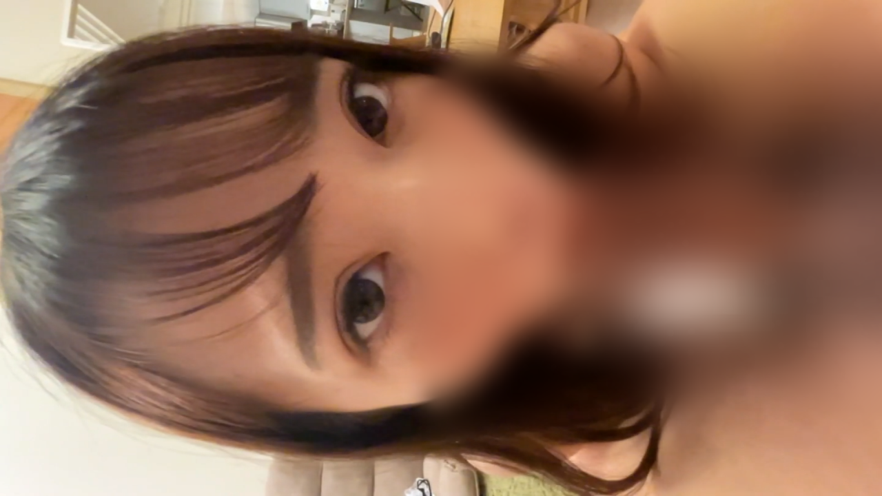 【個撮／素人】アプリで出会った激カワ二十歳！カメラ目線でジュポジュポフェラチオがエロすぎるｗｗｗ gallery photo 3