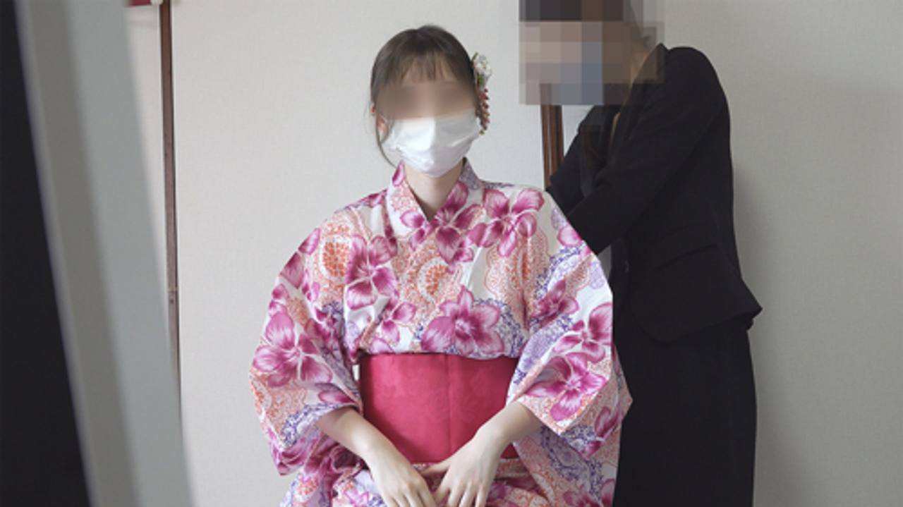 【2アングル】プレミアS級！20の巨乳Gカップと2アングルのおっぱい!!際どい極小下着で何度もポジ直しを繰り返す【4K】 gallery photo 2