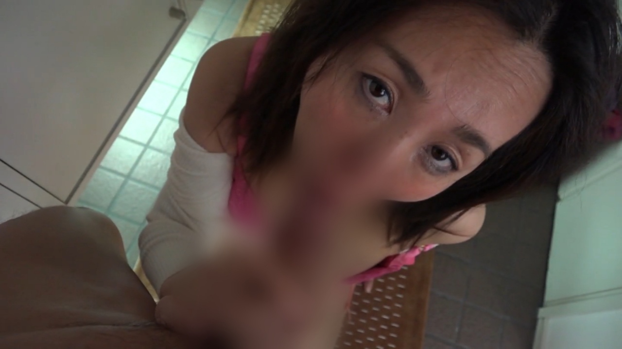 【熟女】ローターで野外イキするド淫乱奥様。 ホテルに入るころには歩けなくなっており、フェラで激しく挿入懇願。 gallery photo 2