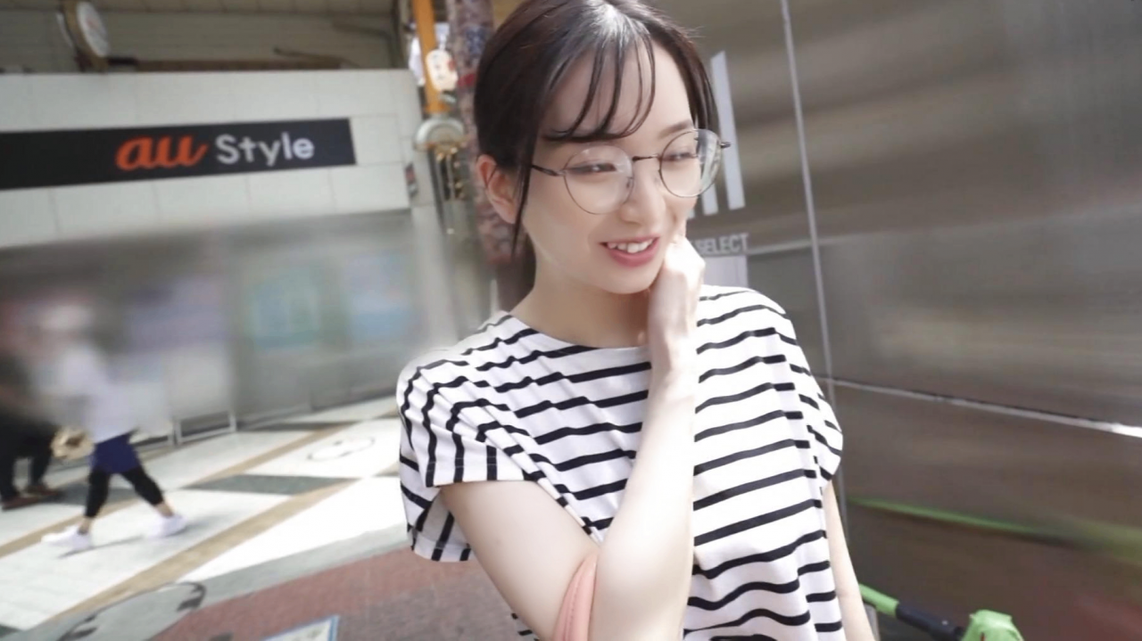 20年来の幼なじみと結婚したHカップ美人妻　眼鏡を外して初めての他人棒挿入　旦那ブチギレのNTR gallery photo 1