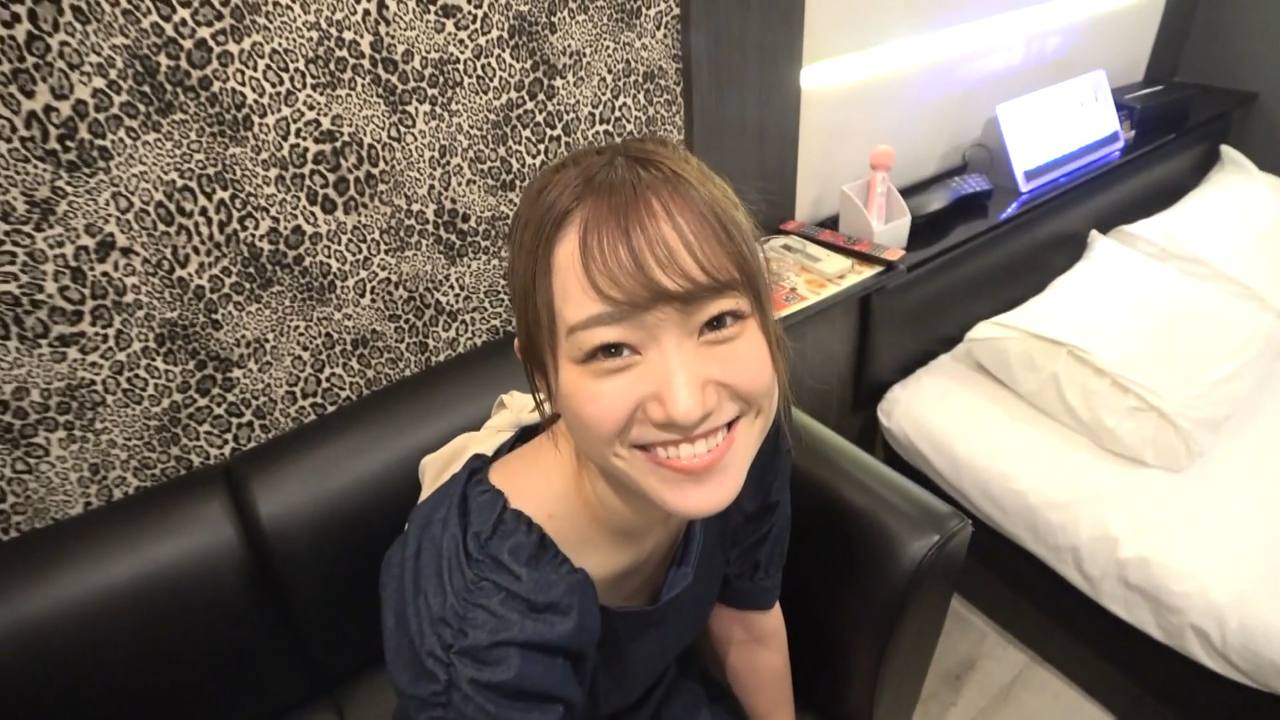 【完全顔出し】スライムおっぱいの美女とSEX gallery photo 1