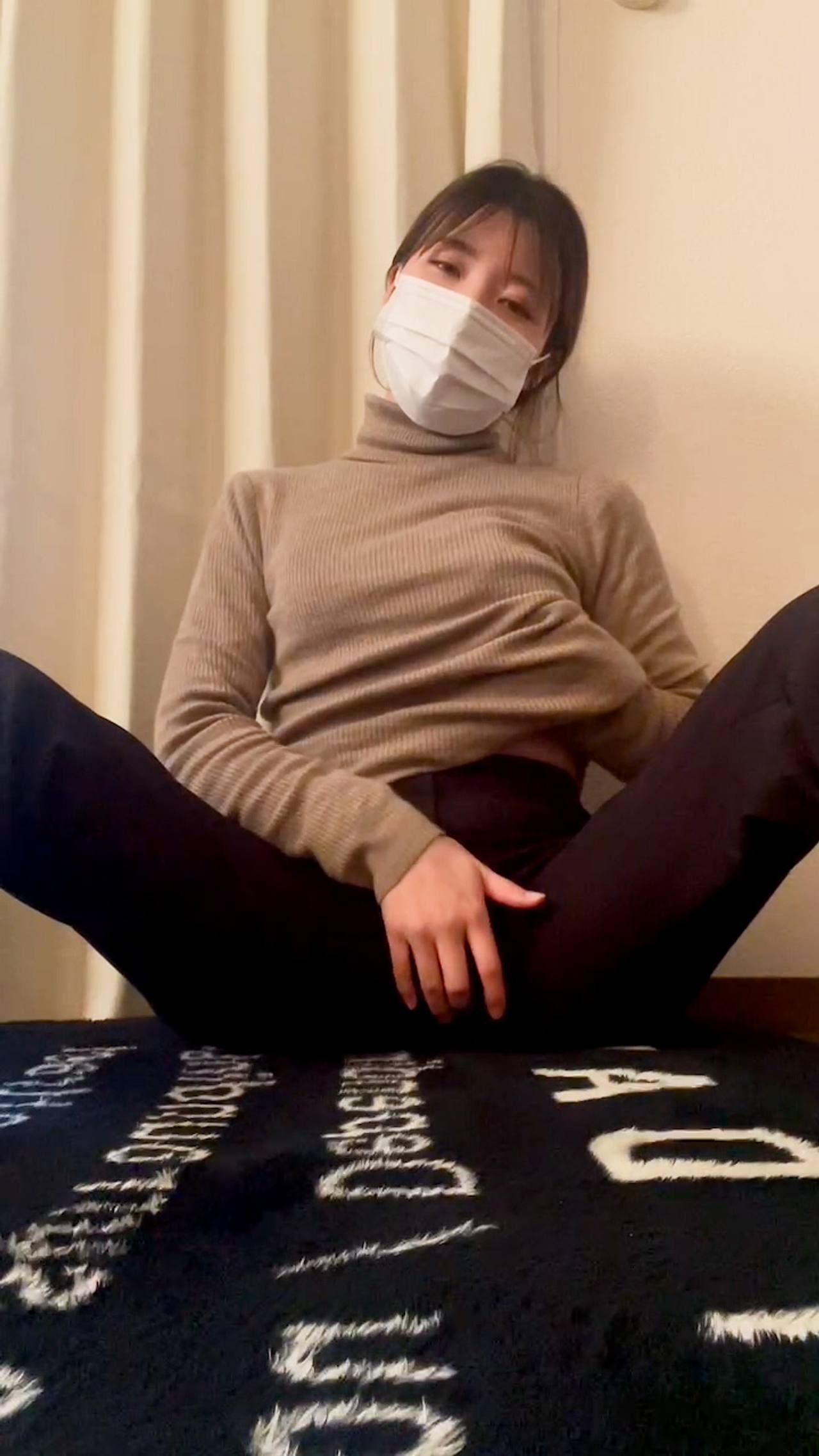 乳首ビンビン清楚剛毛人妻が昼下がりの自宅で本気イキオナニー２４ gallery photo 3