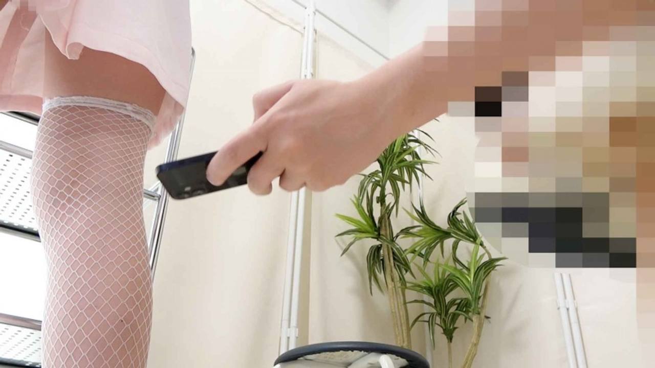 黒髪清楚歯科助手がまさかのノーブラ・ノーパン施術♡ローアングル撮影でパイパンまんこと美巨乳丸見え♡【美乳/ナース服】 gallery photo 7