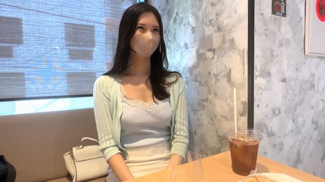 シャンプーのCMを務める人妻モデル　旦那と事務所にナイショで中出し撮影　美人すぎる人妻さんのハメ撮り gallery photo 1