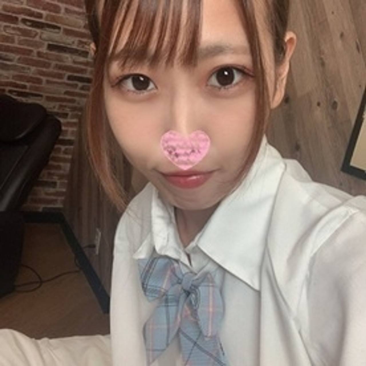 激カワ素人♪最高エロカワ敏感美女！巨乳Fカップの美白スレンダー♪かわいい笑顔が巨根を咥えるとスケベ顔に♪大きな美尻の吸引名器に孕ませ中出し2連発！特典:フェラチオ口内射精！ gallery photo 10