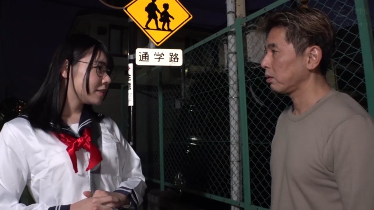 素人制服**、りょうちゃん♡パイパンです。むっちり系で非常にカワイイのが見どころ… gallery photo 1