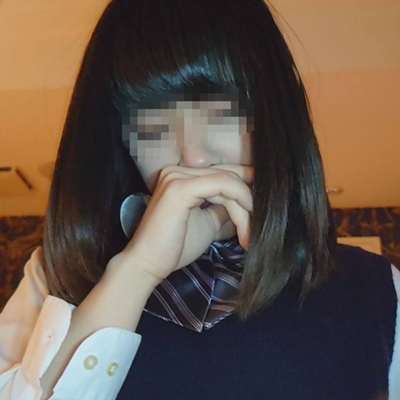 【無・制服コス】先着割500pt・スタイル抜群な美脚プリケツ美女の剛毛マンコにナマ挿入でザーメンを大量中出し【特典で高画質】 gallery photo 1
