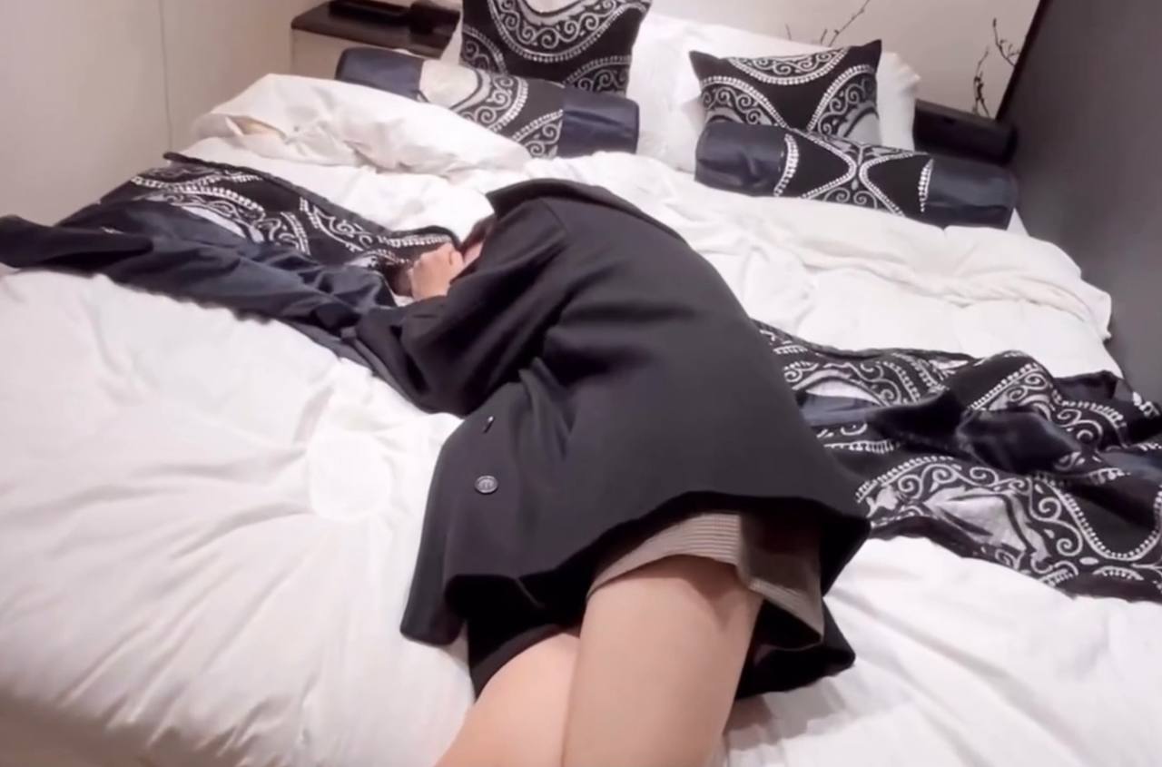 ローター挿入♡夜の散歩デートでご褒美中出し gallery photo 9
