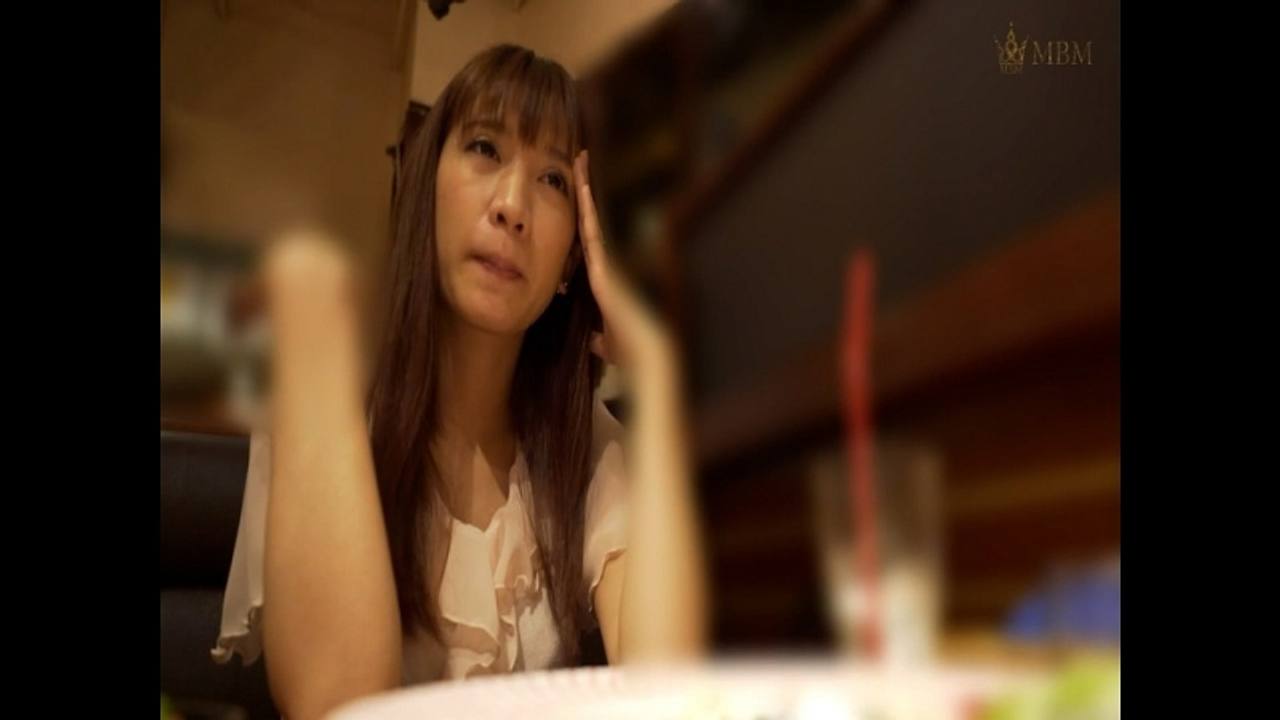【淫乱妻×ナンパ】性欲に塗れた人妻は不倫でアヘる存在…フェロモンだけで搾精しそうな変態妻様とナンパ＆中出しセックスしてみました…【XIV】 gallery photo 1
