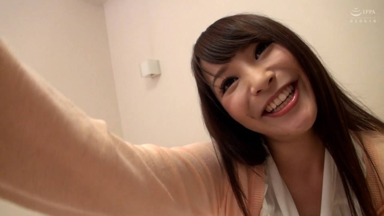 口説かれキスされただけで股間濡れ濡れ！生ハメしたら痙攣エビ反り絶頂！！これはダンナさんに絶対見せられないですｗ③ gallery photo 2
