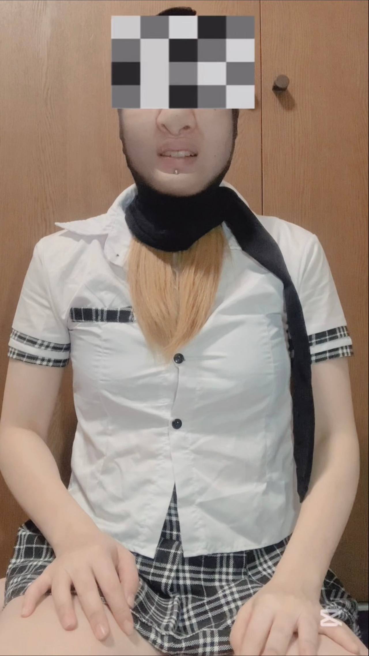 着圧ストッキングを被って引っ張る！？一人パンスト相撲！ gallery photo 4