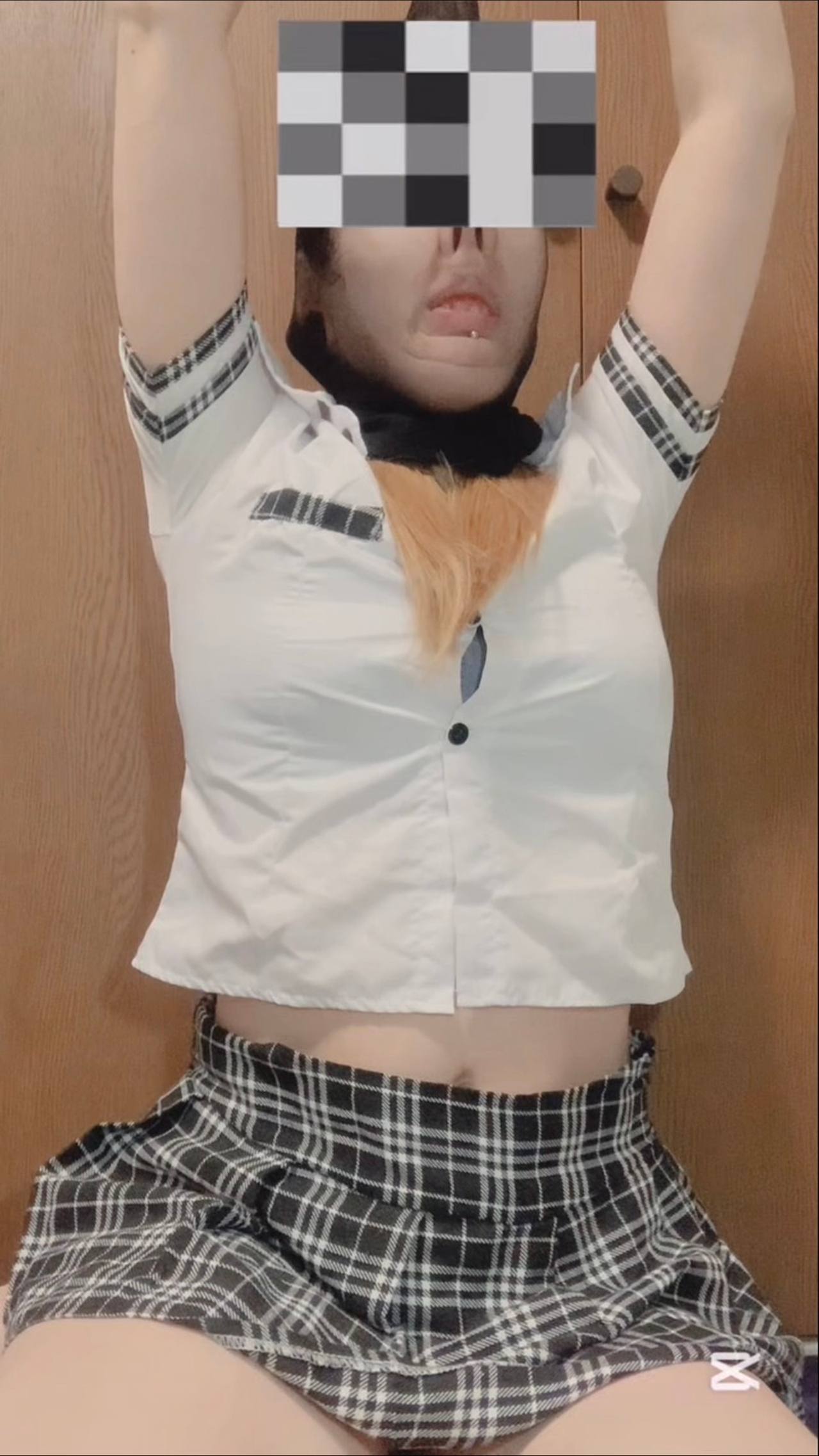 着圧ストッキングを被って引っ張る！？一人パンスト相撲！ gallery photo 6