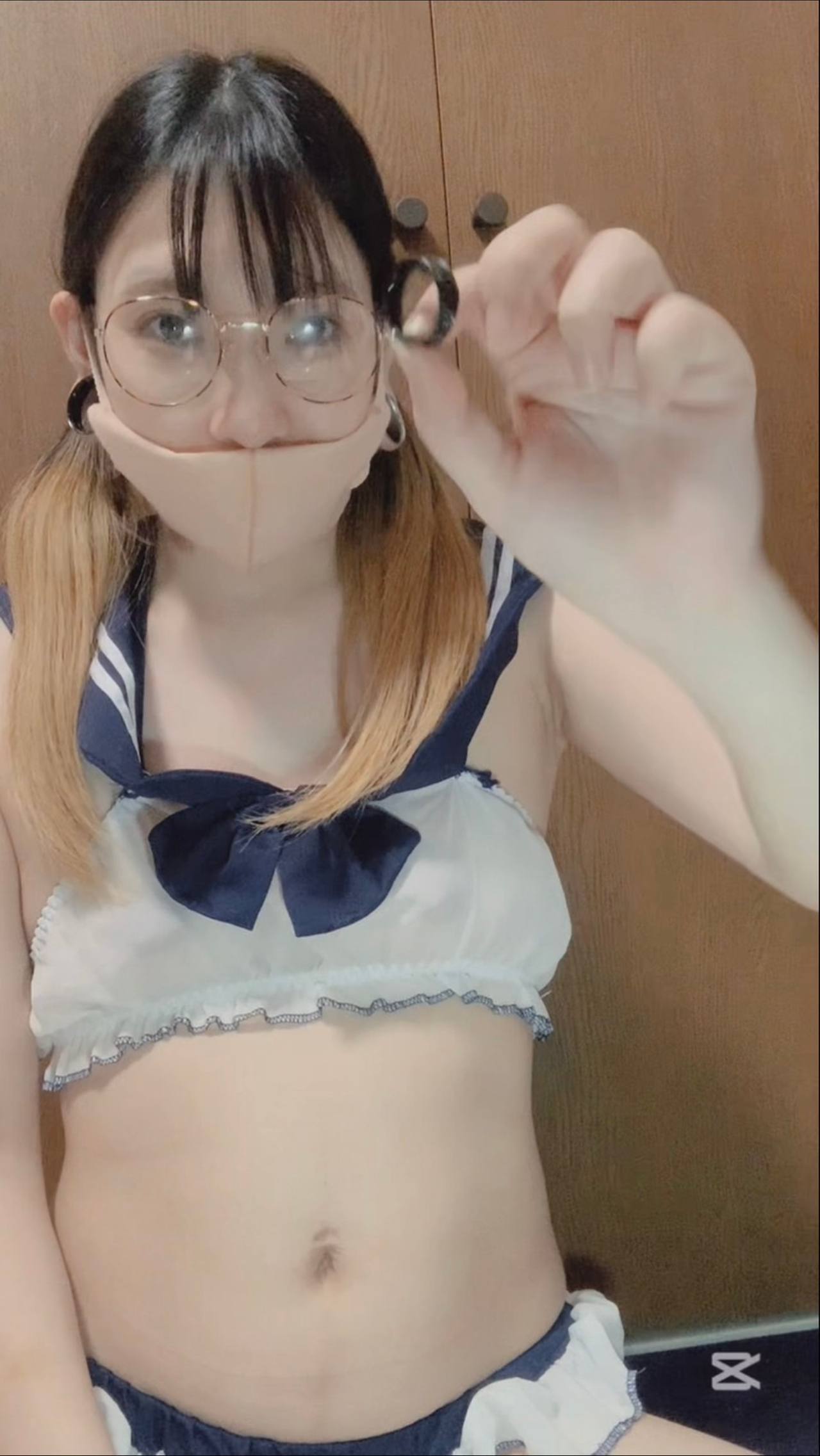 まん丸シリコンを鼻に入れていろんな角度で映しちゃう♡（ショート動画） gallery photo 1