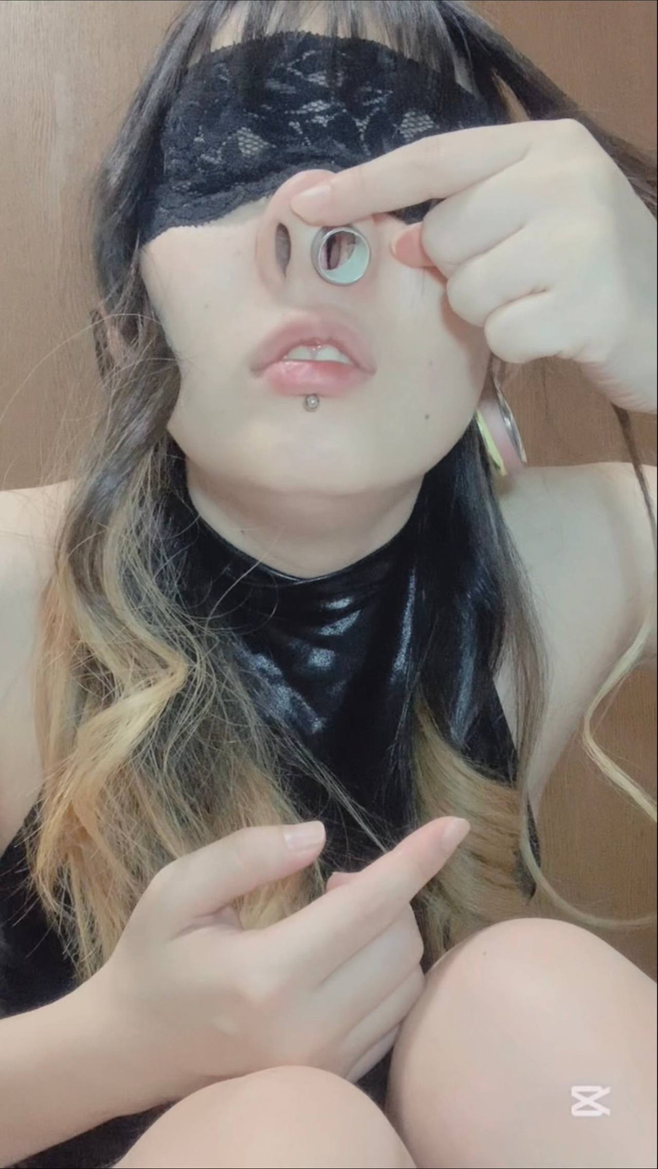 軟骨？変形したお鼻をいじりまくる♡ピアスなしとピアスあり gallery photo 5