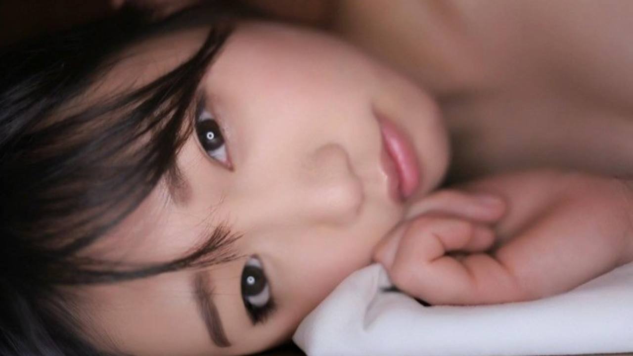 《期間限定》北から来た純白の原石１８歳　１４６cmの華奢な身体に成長途中のＣカップ　未処理のまま初ハメ撮りで体験する本物の鼓動　完全原盤では２回戦目の性交を完全記録　約１０．２ＧＢの完全原盤先着送付 gallery photo 1